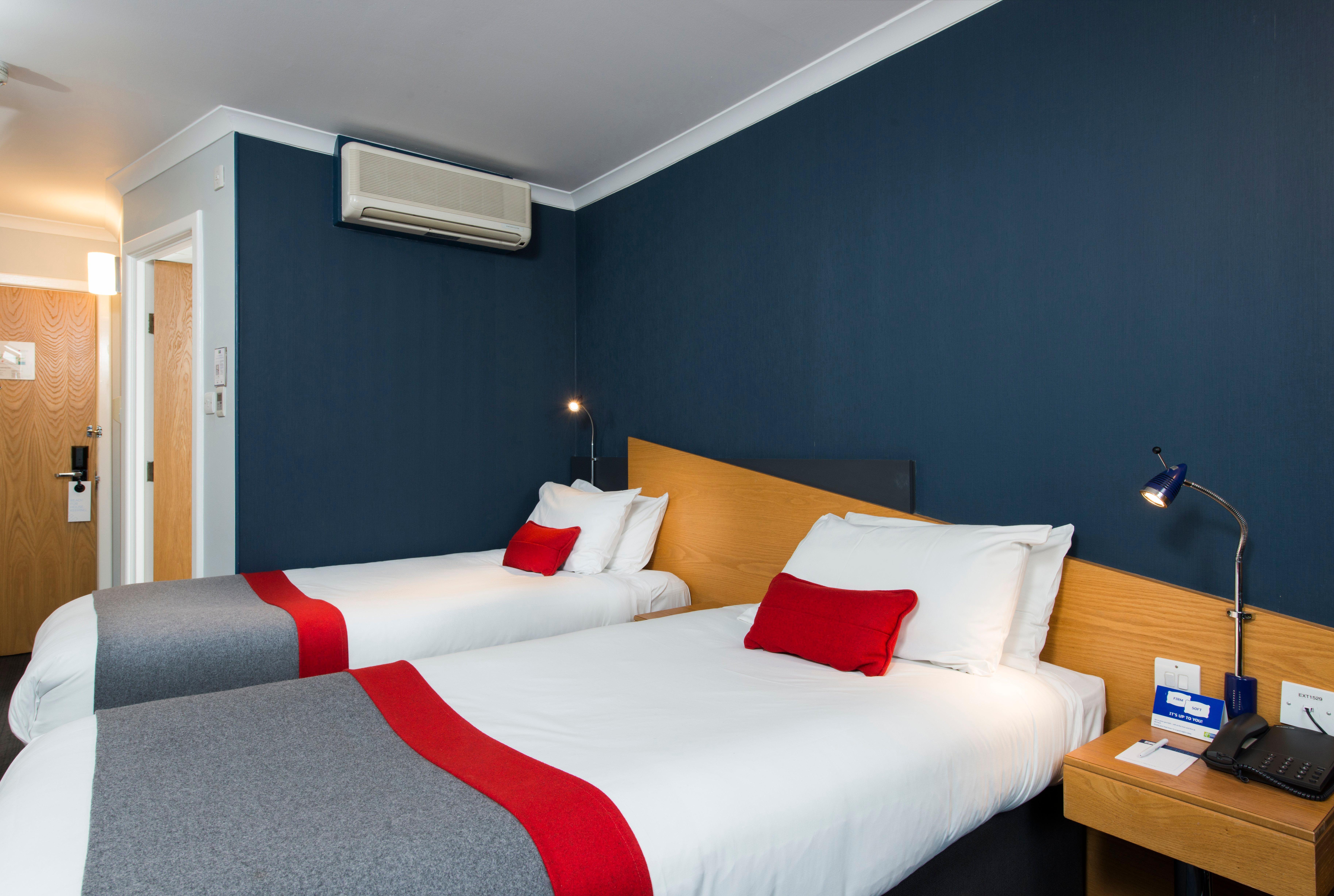 Holiday Inn Express Derby Pride Park By Ihg Bagian luar foto
