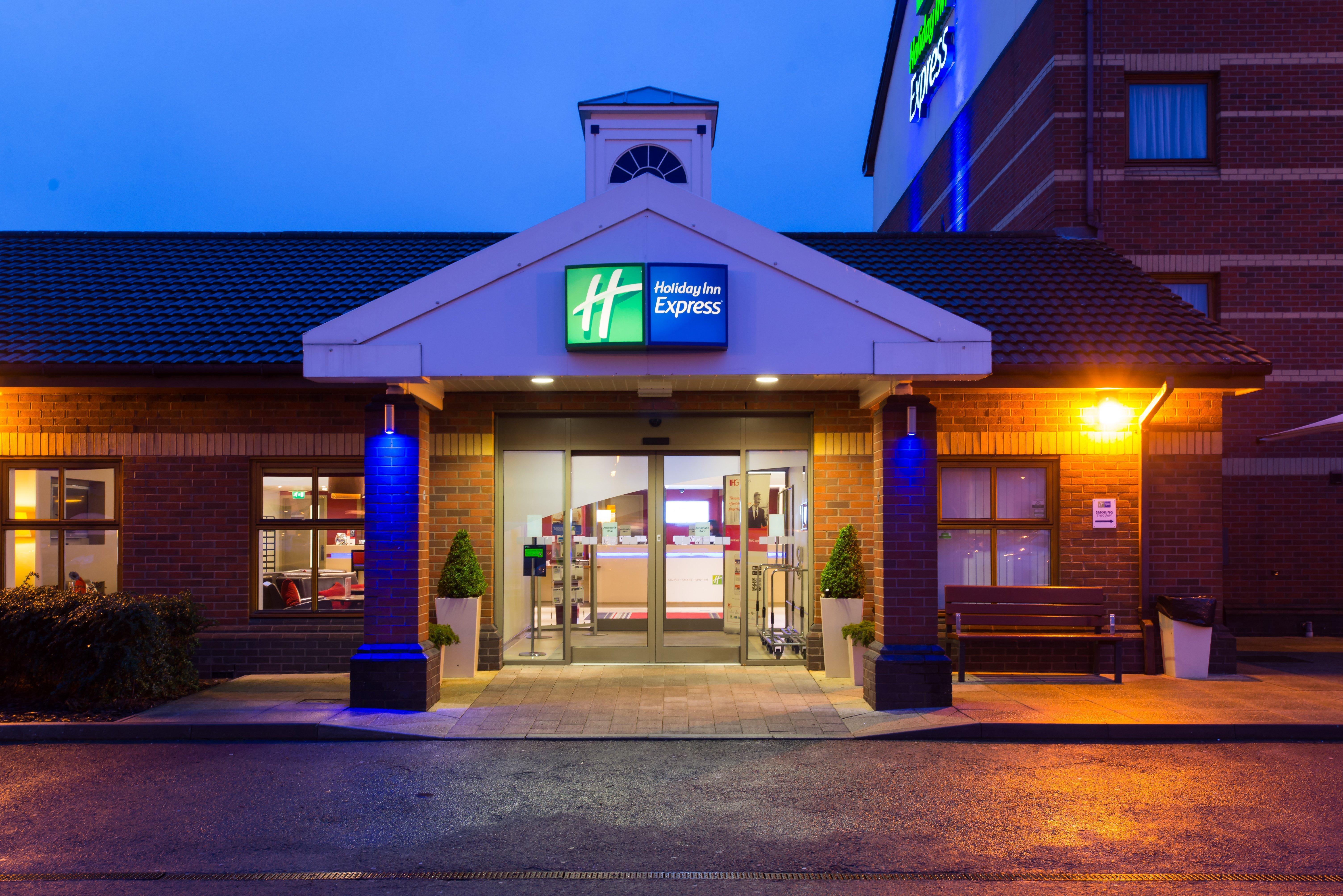 Holiday Inn Express Derby Pride Park By Ihg Bagian luar foto