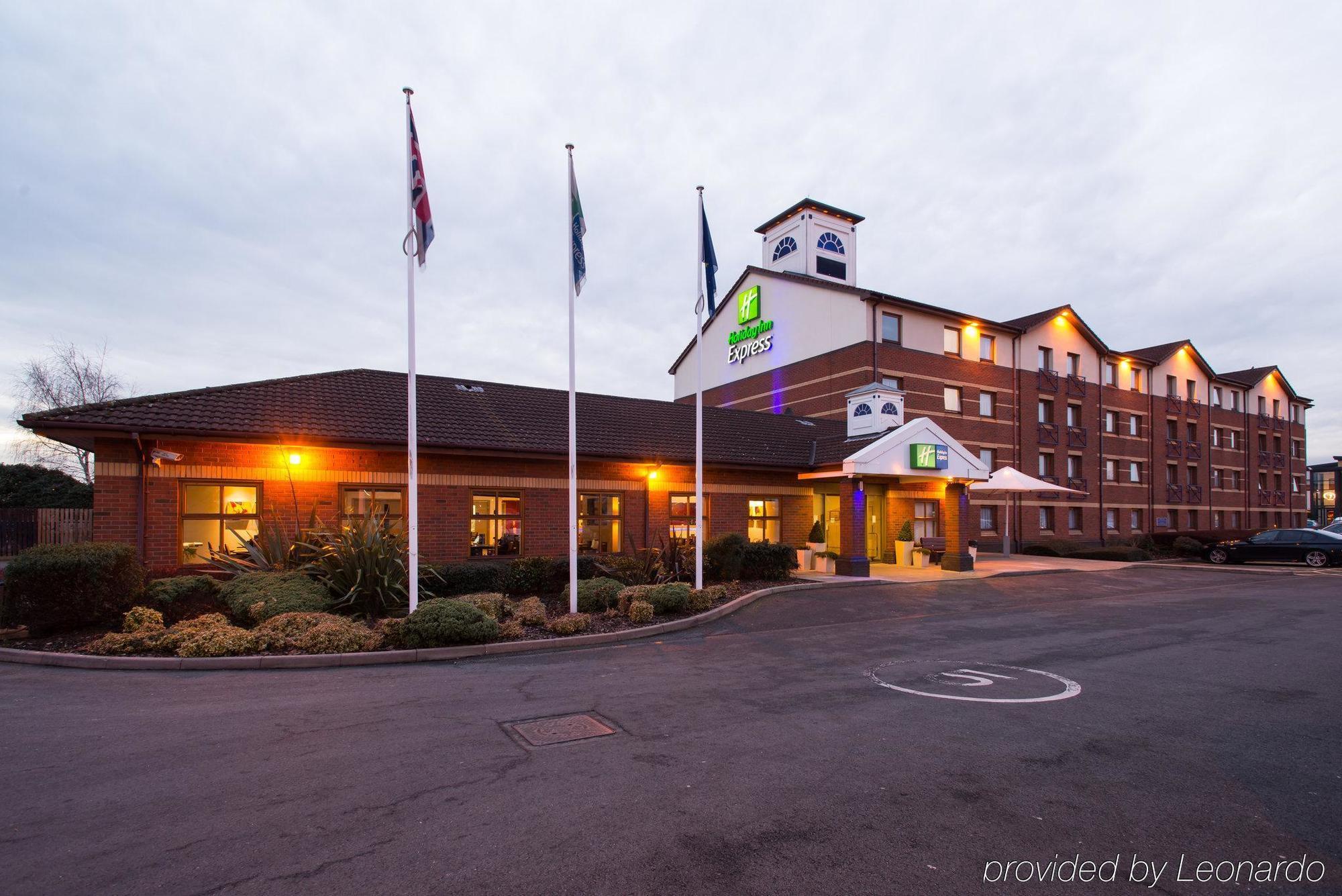 Holiday Inn Express Derby Pride Park By Ihg Bagian luar foto