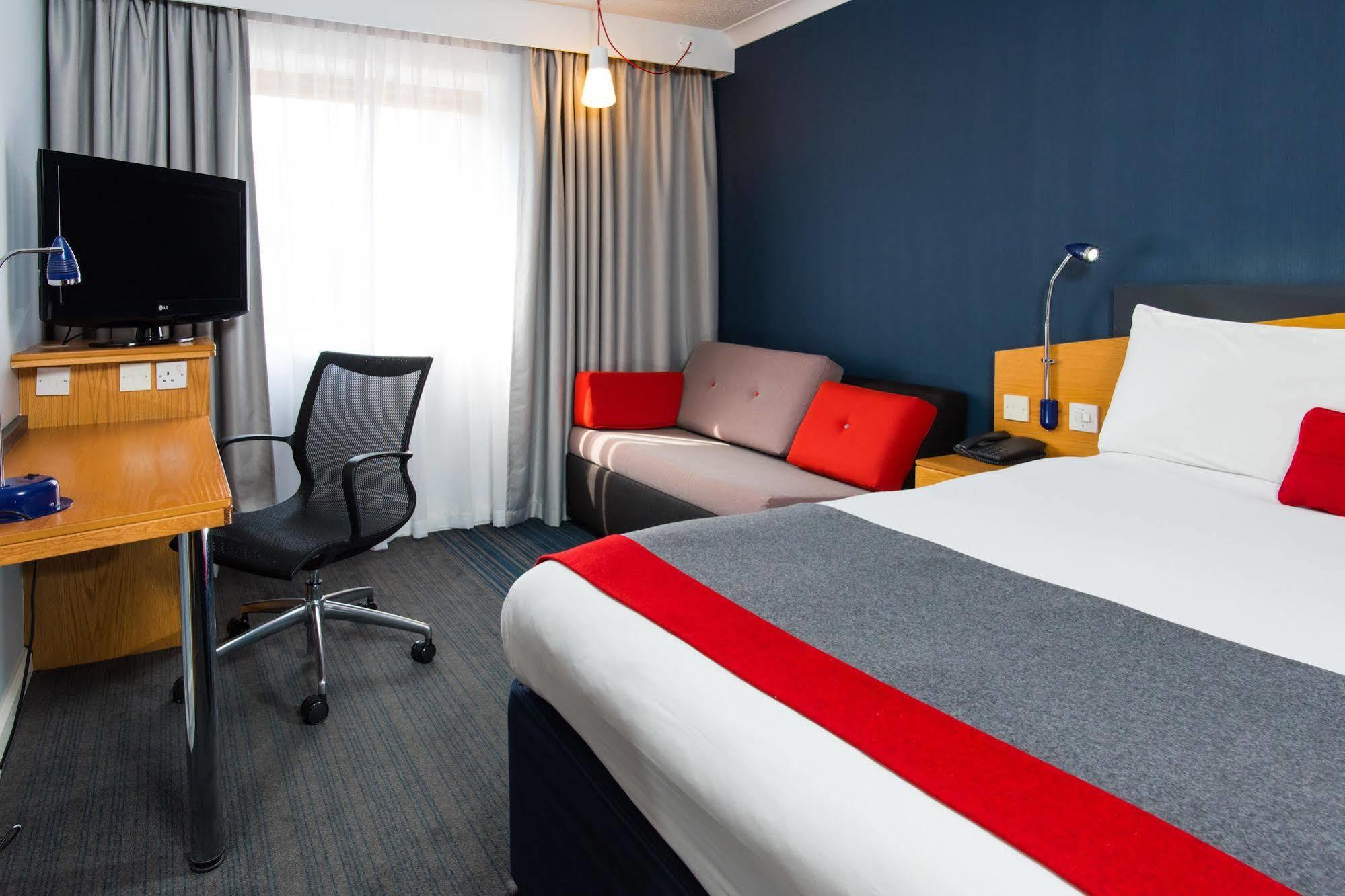 Holiday Inn Express Derby Pride Park By Ihg Bagian luar foto