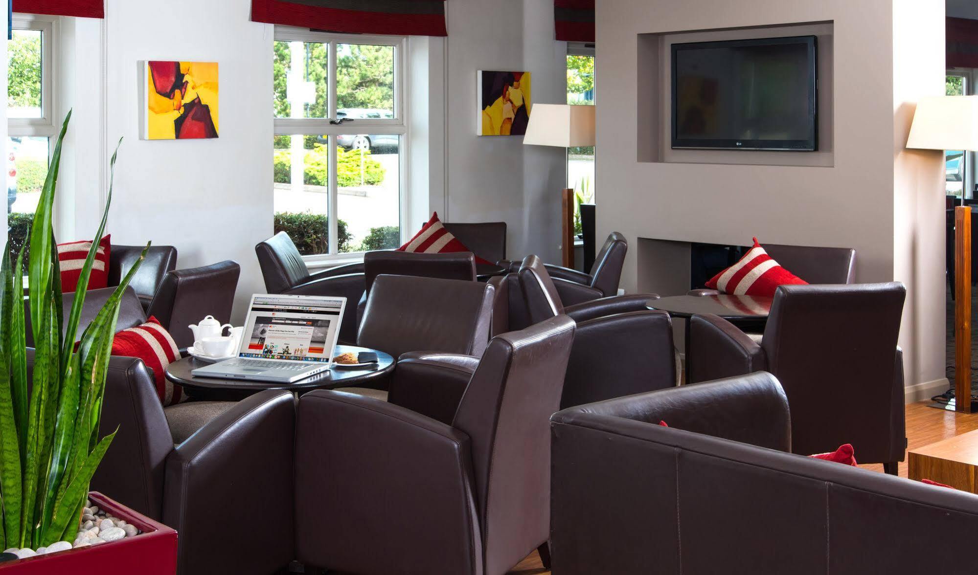 Holiday Inn Express Derby Pride Park By Ihg Bagian luar foto
